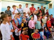 Zwar werden nicht alle Stremski-Kinder an dem bevorstehenden Auftritt im Jugendgefängnis teilnehmen, aber alle, die Lust am Singen haben, sind zur öffentlichen Generalprobe eingeladen.