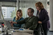 Emma Jensen (Claudia Eisinger, li.), Malte Schnaak (RAINER BOCK, mi.) und Bella Block (HANNELORE HOGER, re.) finden einen entscheidenden Hinweis.
in Verbindung mit der Sendung bei Nennung
