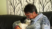 Carola schmust mit Aussie "Bella"