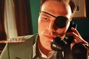 Oberst von Stauffenberg (Peter Becker) spricht wenige Tage vor dem 20. Juli 1944 mit seiner Frau - und verschweigt, dass er das Attentat ausführen wird.
