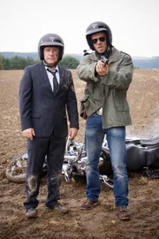 Markus (Jörg Schüttauf, l.) und Carl (Dominic Boeer)