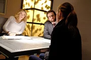 Detective Angie Flynn (Kristin Lehman, l.), Detective Oscar Vega (Louis Ferreira), Ashley Kirkwell (Kathleen Munroe)