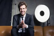 In seinem WM-Studio nimmt Luke Mockridge die Fußball-Weltmeisterschaft 2018 ganz genau unter die Lupe.