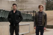 Ethan Reigns (Brendan Hines, l.) und MacGyver (Lucas Till, r.)