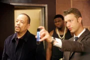 Detective Odafin "Fin" Tutuola (Ice T, l.), Detective Sonny Carisi (Peter Scanavino)