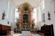 Blick auf den Altar der Pfarrkirche Hilpoltstein.