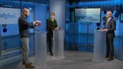 Karsten Schwanke moderiert (rechts).