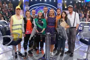 Moderator Günther Jauch (M.) mit seinen Kandiaten (v.l.) Thomas Leinweber aus Bernburg (Saale), Barbara Kotzulla aus Herne, Andreas Schmidt aus Reinach (Schweiz), Ida Meyenberg aus Passau, Antje Gerhardt aus Neukirchen-Vluyn, Philip Lemmer aus Castrop-Rauxel, Nadine Dubberke aus Bad Wünnenberg und Jochen Damm aus Köln