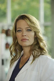 Die Meeresbiologin Doktor Phenix (Jeri Ryan) hilft Gus und Shawn bei den Ermittlungen und stellt einige Theorien auf.