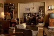 L-R: Ulana Khomyuk (Emily Watson) and Valery Legasov (Jared Harris)