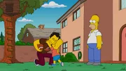 Noch denkt Homer (r.), dass es ihm jede Menge Arbeit abnimmt, wenn ein ChoreMonkey Mitarbeiter (l.) mit seinem Sohn Bart (M.) spielt, doch dann stellt er fest, dass dieser auch die ganze Zuneigung seines Sohnes bekommt ...