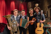 Die Brettl-Spitzen-Musi. Von links: Daniel Barth, Bernhard Gruber, Katharina Baur und Berni Filser.