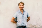 Upcycling-Experte Thomas Klotz zeigt, wie aus scheinbar wertlosem Sperrmüll kunstvolle Liebhaberstücke werden.