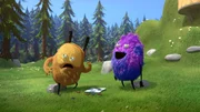 Strit (l.) hat keine Lust mehr auf Brettspiele mit Kiwi(r.)