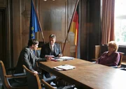 Aussprache zwischen Bella Block (Hannelore Hoger) und BKA-Mann Köbus (Peter Davor, l.) bei Staatsanwalt Dr. Mehlhorn (Hansjürgen Hürrig, m.).