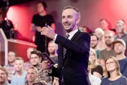"Lass dich überwachen! Die PRISM IS A DANCER Show" mit Jan Böhmermann.
