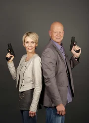 Alexandra Rietz und Michael Naseband sind auch im wahren Leben erfahrene Polizisten. In "Unsere besten Fälle - K 11" lassen sie ihre spannendsten Einsätze noch einmal Revue passieren und berichten, wie es im Polizeidienst wirklich zugeht ...