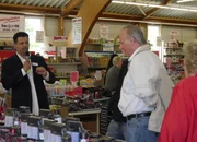 Der Ramschkönig - Alex Walzer (r.) und sein Billig-Reich ...
