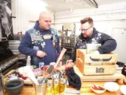 "Kobra?-Rocker" August Seif fordert gemeinsam mit seinem Mofa-Rocker Kumpel Martin Profikoch Shane McMahon heraus ...