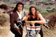 3. Staffel: Bobby Sixkiller (Branscombe Richmond, l.) und Reno Raines (Lorenzo Lamas)