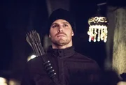 Oliver Queen (Stephen Amell) macht sich auf den Weg nach Nanda Parbat mit dem Ziel, seinen ehemaligen Erzfeind zu befreien.