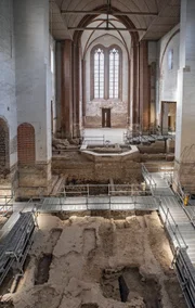 Die ev. Kirche Hessen-Nassau feiert am Ostermontag einen Ostergottesdienst in der Baustelle der Johanniskirche in Mainz.