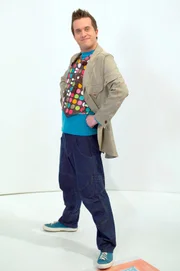 Mister Maker zeigt Vorschulkindern, wie man aus ganz normalen Haushaltsgegenständen und altem Krimskrams tolle Sachen gestalten kann.