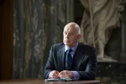 Peter Simpkins (Roy Marsden)