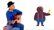 Robert Metcalf singt ein Lied über federleichte und tonnenschwere Dinge.