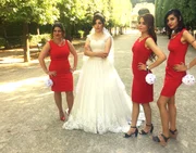 In Österreich leben über 1,8 Millionen Menschen mit Migrationshintergrund, die ihre eigene Kultur und ihre Bräuche mitbringen. So auch Mona (2.v.l.) und Sasan, die für ihre landestypische Hochzeit keine Kosten und Mühen scheuen ...