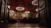Blick auf die üppigen Wandmalereien im Prunksaal des Landshuter Rathauses.