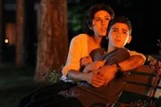 Marta Hernandez (Cristina Rosato) und ihr Sohn Freddie (Harley Chamandy).