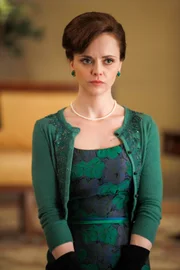 Christina Ricci (Maggie Ryan).