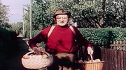 Mit Charme und Witz zieht Kult-Reporter Heinz Florian Oertel 1969 durch Ost-Berlin. Auf seiner musikalischen Reise trifft er Agnes Kraus, Gerd E. Schäfer (Foto), Rolf Herricht und natürlich den Berliner Bär.