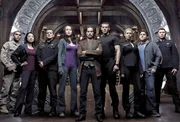 v.li. Jamil Walker Smith; Ming-Na; Louis Ferreira; Elyse Levesque; Robert Carlyle; Brian J. Smith; Alaina Huffman; David Blue; Lou Diamond Phillips