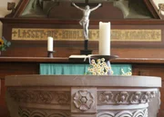 Innenaufnahme Brüderkirche in Altenburg: Taufstein.