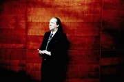 Riccardo Chailly hat sich ganz bewusst bei seinem ersten Konzert mit dem ¿Orchester der Freunde¿ für Gustav Mahlers 8. Symphonie entschieden, für die spektakuläre ¿Symphonie der Tausend¿.