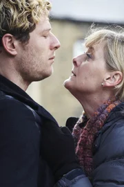 Kein Geist der Vergangenheit mehr: Tommy Lee Royce (James Norton) drängt sich in das Leben von Catherine (Sarah Lancashire) und Ryan.