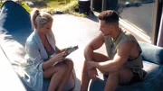 Dominic hat eine Überraschung für Melissa geplant.