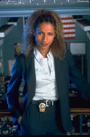 Detective Monique Jeffries ( Michelle Hurd)