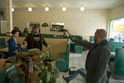 Ein Computervirus sorgt in einem Atomreaktor fast für eine Kernschmelze. Der junge Hacker Daniel (Keir Gilchrist,l.) und die Nachwuchsjournalistin Jesse glauben an eine Verschwörung.