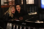 Happy Endings: Gewöhnliche aussergewöhnliche Liebe
Staffel 3
Folge 44

Eine leichte Panik macht sich breit:
Elisha Cuthbert als Alex Kerkovich,
Casey Wilson als Penny Hartz

Copyright: SRF/ABC