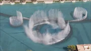 Luftaufnahme der Wasserfontänen des Bellagio Hotels in Las Vegas.
