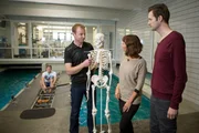 Der Ruderer Andreas Kuffner (li.) gewann dank der osteopathischen Behandlung von Andreas Dannenberg (2.v.l.) nach einem Bandscheibenvorfall sogar olympisches Silber in Rio. Heute zeigt er den „Xenius-Moderatoren“ Emilie und Adrian sein Können.