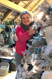 Daniela Riehl zeigt in Kreativ-Workshops, wie eine besondere festliche Weihnachtsdeko aussehen sollte.