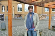 Ann-Marlene Henning auf dem Schulhof. Mit einer neunten Klasse will sie über ihre sexuellen Erfahrungen reden.