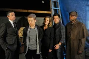 V.l.: Carlton Lassiter (Timothy Omundson), Z (Anthony Rapp), Juliet (Maggie Lawson), Shawn Spencer (James Roday), Gus Guster (Dulé Hill)