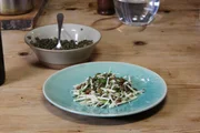 Französische Linsen mit Sellerie und Zwiebeln
