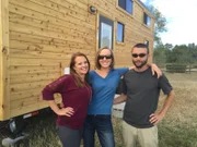 Tiny House Hunters Season3 EP Dreams of Downsizing, Tiny House Hunters Staffel3 EP SkihuĚˆttchen
Joe and Kristen are outdoor enthusiasts who are hoping their agent Brandy (left) will find them a tiny home near Fraser, CO that will have magnificent views, a full kitchen and a fireplace,  as seen on Tiny House Hunters.