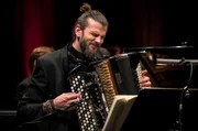 Die hr-Bigband mit Vincent Peirani.